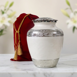 โกศบรรจุอัฐิสำหรับผู้ใหญ่ รุ่นพรีเมียม EVANA IMPEX สีขาวเงินโครเมียม แกะสลักลายดอกไม้ - Product Image 1