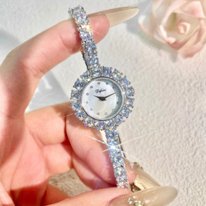 Orologio al quarzo con straccio in oro <span class=keywords><strong>Vintage</strong></span> classico con straccio in zircone impermeabile con scatola regalo di lusso per donne e ragazze - Product Image 3