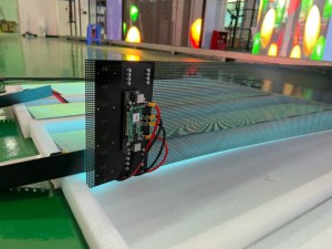 Soluzione per Schermi LED Trasparenti Olografici per Design Urbano, Display Video Estetici per Pianificazione e Sviluppo Urbano - Product Image 4