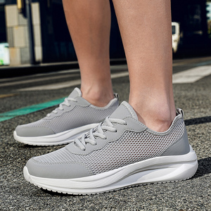 Chaussures de sport pour hommes grande taille, respirantes, en maille, semelle légère en EVA, pour le printemps et l'été, style marche, vente en gros - Product Image 3