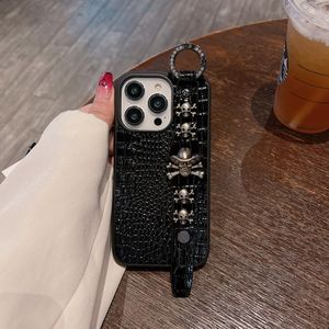 3D גולגולת עיצוב עור טלפון סלולרי מקרה עבור iPhone 14 13 12 פרו מקס מגן כיסוי עם ידיים משלוח עומד - Product Image 6