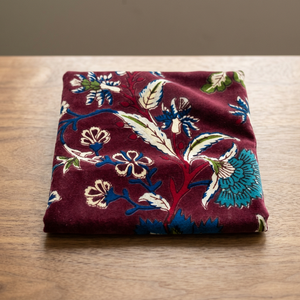Tissu en velours de coton imprimé à la main, motif floral rouge vin : idéal pour la tapisserie, le matelassage et la décoration - Product Image 2
