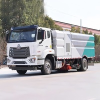 Camion balayeuse routière municipale Sinotruk Howo 4*2, largeur de travail de 3,5 m, avec déchargement hydraulique par basculement