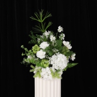 Ensemble de fleurs artificielles blanches et vertes sauge pour la décoration de la cérémonie, du fond de scène et des événements