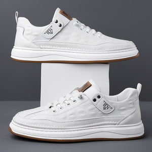 Baskets décontractées en cuir blanc pour hommes, semelle épaisse, à enfiler, couleur unie, fabriquées à Wenzhou - Product Image 3