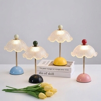 Lampe LED rétro en forme de fleur de champignon, lampe de table sans fil rechargeable avec abat-jour en acrylique pour la décoration de la maison