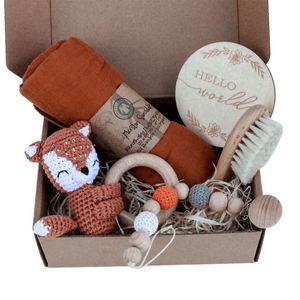 Coffret Cadeau Bio pour Nouveau-né : Couverture en Mousseline de Coton, Bavoir de Dentition, Hochet et Jouet en Bois pour Étapes importantes - Product Image 3