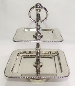 Support à gâteau carré en métal argenté à 2 niveaux, design écologique, finition martelée, passe au lave-vaisselle, plateau de service pour desserts et cupcakes - Product Image 2
