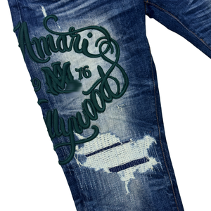Jeans pour homme style AMIRIY, denim <span class=keywords><strong>bleu</strong></span> foncé délavé, effet usé, coupe skinny, avec patchs lettres vertes. - Product Image 3