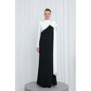 ชุดราตรีเดรสยาวแบบมีดีเทลประดับหิน แบรนด์ Puane รุ่น One Shoulder สำหรับผู้หญิง สีดำ-ครีม พร้อมผ้าคลุมไหล่ เหมาะสำหรับโอกาสพิเศษ - Product Image 2