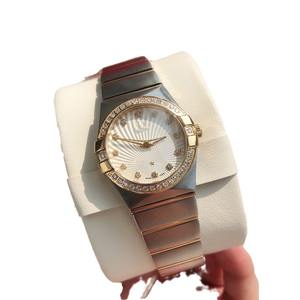 Montre pour femme au design original 2025, bracelet en acier inoxydable, étanche, sport, logo personnalisé - Product Image 5