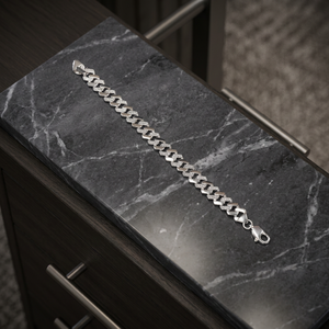 Pulsera de cadena de plata fina a la moda con piedras incrustadas en canal para uso unisex y ocasiones especiales. - Product Image 2