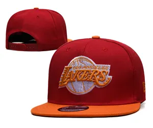 أحدث قبعة لفريق كرة السلة الأمريكي N-B-A هي قبعة بيسبول مسطحة الجانب للجنسين