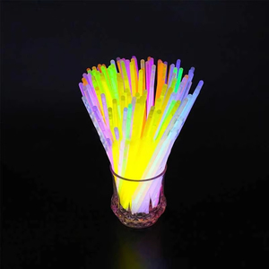 50PCS <span class=keywords><strong>Glow</strong></span> Sticks số lượng lớn <span class=keywords><strong>Glow</strong></span> Sticks Vòng đeo tay dây chuyền phát sáng trong bóng tối Neon Nguồn cung cấp bên trang trí trang trí bên - Product Image 4