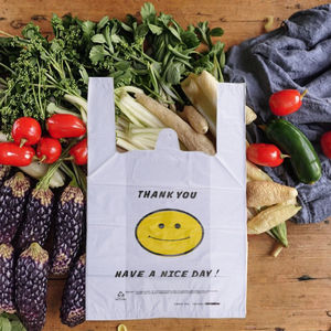 Bolsa de HDPE para Camisetas de 11.5*6.5*21 Pulgadas con Diseño de Cara Sonriente y Impresión Offset - Product Image 2