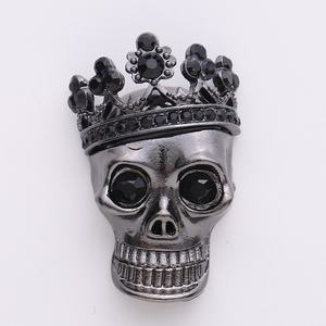 ใหม่สติกเกอร์แฟชั่นติดรถยนต์สไตล์พังก์ผีฮาโลวีนพร้อมจี้และจี้ทรงกะโหลกสไตล์พั้งค์แนวย้อนยุค - Product Image 2