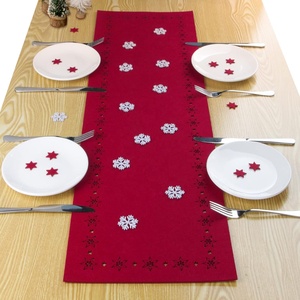 Rectángulo decorativo resistente al calor 39 "X 12" <span class=keywords><strong>Camino</strong></span> <span class=keywords><strong>de</strong></span> <span class=keywords><strong>mesa</strong></span> <span class=keywords><strong>de</strong></span> <span class=keywords><strong>fieltro</strong></span> <span class=keywords><strong>de</strong></span> Navidad rojo con estrellas huecas para decoraciones <span class=keywords><strong>de</strong></span> <span class=keywords><strong>mesa</strong></span> <span class=keywords><strong>de</strong></span> Navidad - Product Image 6
