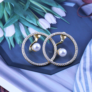Orecchini Pendenti Geometrici con Zirconi e Perle Simulate per Donne, Gioielli Eleganti e alla Moda - Product Image 4