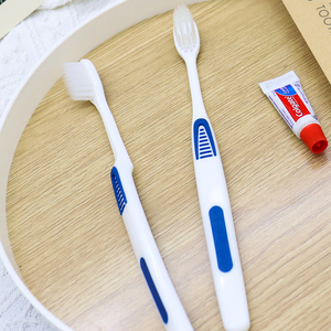 <span class=keywords><strong>Prix</strong></span> d'usine OEM Kit dentaire de luxe pour hôtel <span class=keywords><strong>Dentifrice</strong></span> <span class=keywords><strong>Colgate</strong></span> 5ml et brosse à dents antidérapante pour les affaires ou les voyages Équipements de l'hôtel - Product Image 2