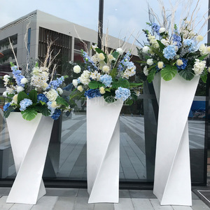 Fiberglass Twisted <b>Flower</b> Stands Outdoor Modern Creative <b>Artificial</b> <b>Flower</b> Display For Shopping Mall - Product Image 1