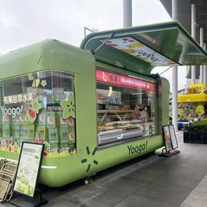 Carrito de Comida Moderno Personalizado con Diseño de Ala de Gaviota, Remolque Móvil para Venta de Bebidas, con Gran Exhibición de Vidrio Curvo para Venta Ambulante y Catering - Product Image 3