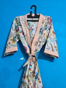 Bata Kimono de Algodón con Cuello en V y Estampado Floral para Mujer, Ropa de Dormir Cómoda y Transpirable, Hecha a Mano en India, para Damas de Honor - Product Image 4