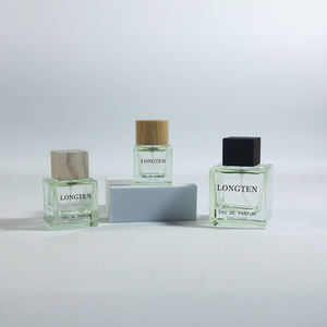 زجاجات عطر كريستالية فاخرة مربعة الشكل من المصنع الأصلي، 30 مل و50 مل و100 مل، مع مضخة رش مطبوعة بالشاشة الحريرية - Product Image 6