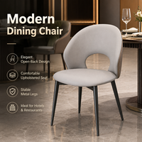 Chaise de salle à manger moderne à dossier ouvert, assise rembourrée grise courbée et matelassée avec pieds en métal pour hôtel et restaurant