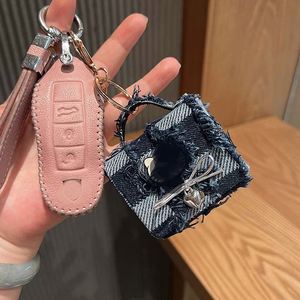 Nouvelle Pochette Portable pour Écouteurs en Forme de Tête de Chat de Dessin Animé, Pendentif Porte-clés Polyvalent Tendance, Breloque de Sac Accessoire pour Filles en Promotion - Product Image 4