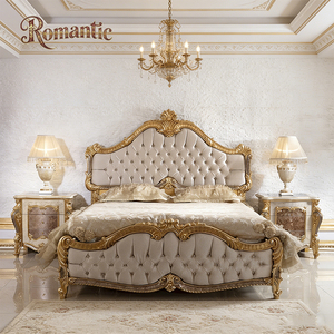 Elegante Cama King Size Clásica Europea con Cabecera Acolchada de Terciopelo Beige y Tallados Dorados, Juego de Dormitorio Completo para Mansión - Product Image 2