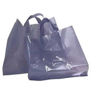 制造商定制塑料购物包装袋，带手柄，为精品服装礼品店印刷您的标志图案