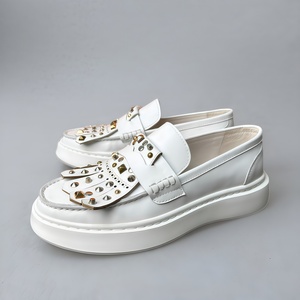 Mocassins plats d'été de luxe blancs pour <span class=keywords><strong>hommes</strong></span>, respirants, rehaussants, décontractés, à enfiler - Product Image 1