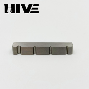 HIVE - Chevalet <span class=keywords><strong>de</strong></span> <span class=keywords><strong>guitare</strong></span> en alliage <span class=keywords><strong>de</strong></span> titane <span class=keywords><strong>de</strong></span> haute qualité 42MM pour <span class=keywords><strong>guitare</strong></span> basse <span class=keywords><strong>électrique</strong></span> 4 <span class=keywords><strong>cordes</strong></span> - Product Image 3