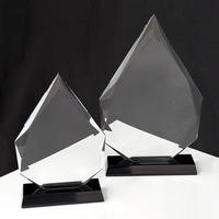 Trofeo de Cristal Personalizado con Forma de Torre, con Base Negra