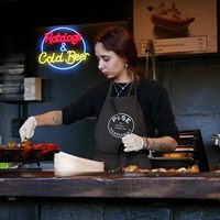 Enseigne néon LED dimmable IP65 Neonawall pour bar à domicile et fêtes, idéale pour la décoration de bar à hot-dogs et de bar à bière, parfaite pour la décoration de la « Man Cave », de la salle de jeux et des fêtes en extérieur.