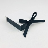 Boîtes cadeaux en carton pliables avec fermeture à poignée, impression de logo personnalisé, laminage mat écologique