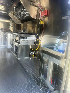 Carrito de Venta Móvil Moderno y Minimalista de Acero Inoxidable, Especializado en Comida Rápida, Hot Dogs, Waffles de Burbujas y Helados - Product Image 3