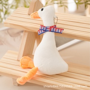 Peluche de Ganso Blanco con Bufanda y Gorro, Decoración Navideña para Interiores - Product Image 4