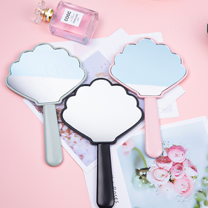 Miroir de maquillage à main en forme de coquille Loge personnalisable Mini miroir de courtoisie cosmétique simple face en plastique - Product Image 3