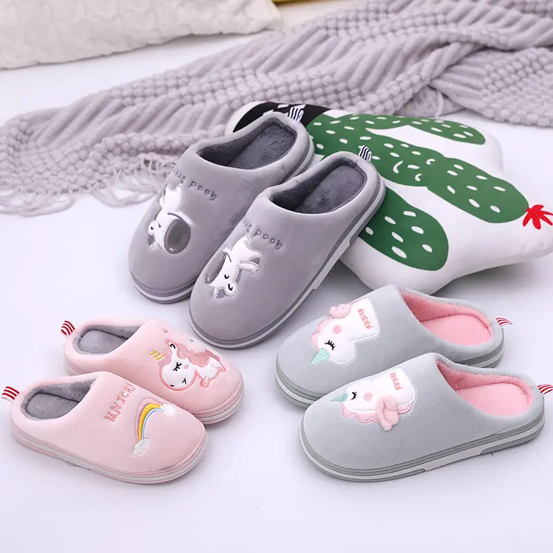 Chaussures d'hiver mignonnes pour femmes, pantoufles de licorne d'intérieur de chambre à coucher avec animaux de dessin animé