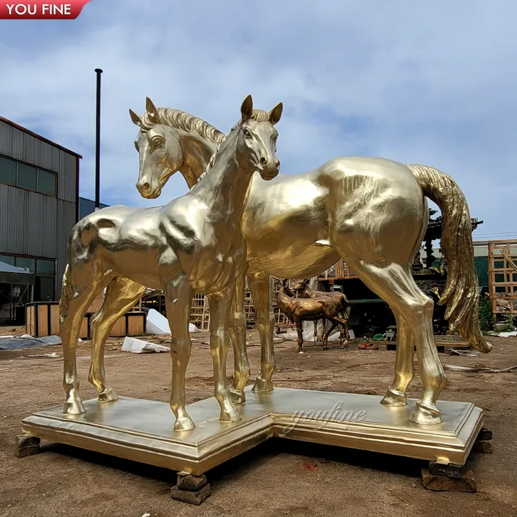 Fabrika doğrudan özelleştirilmiş altın bronz kısrak ve tay heykeli at heykel