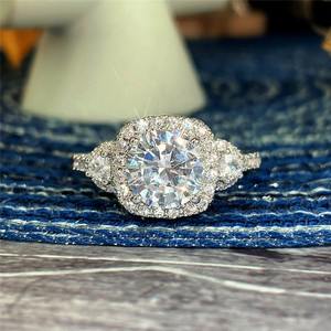 Anello di Fidanzamento in Zirconia Cubica per Donne, Elegante Fede Nuziale con Stile Classico - Product Image 1
