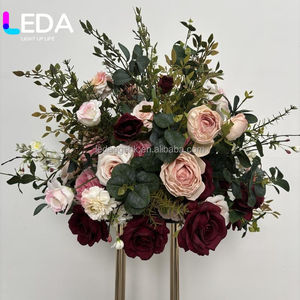Boules de fleurs bordeaux LEDA pour centres de table et arrangements floraux d'allée pour la décoration de mariage - Product Image 1
