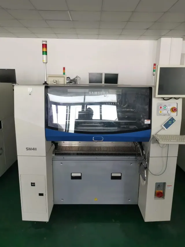 Samsung SM411 Pick and Place Machine in very good condition for use in SMT production line