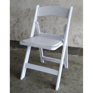 工厂供应塑料树脂意大利设计塑料椅白色婚礼折叠椅