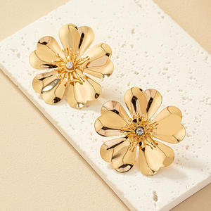 UCC2-D Wholesale Fashion <b>Sweet</b> Exaggerated Inlaid <b>Travel</b> Flower Earrings Fashion Rhinestone Temperament Accessories Party Gifts - Product Image 3