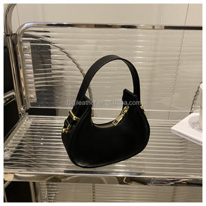 Sac fourre-tout zippé pour femme, style rétro décontracté, design plissé tendance, sac de transport simple à porter à la main, avec chaînes sous les bras - Product Image 4