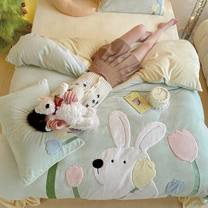 ชุดเครื่องนอนผ้าฟลีซลายนมดูโอซิเมียนคัง 4 ชิ้น ลายปักสัตว์น่ารัก ระบายอากาศได้ดี เหมาะสำหรับใช้ในบ้านและหอพัก - Product Image 2