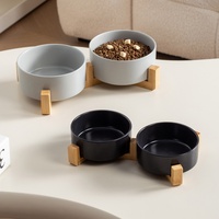 Accessoires pour chiens et chats en gros : Gamelle double surélevée en céramique avec cadre en bambou écologique de luxe pour aliments et eau