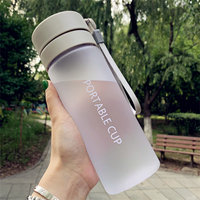 Bouteille d'eau de sport transparente en plastique PC de 800 ml, portable, avec logo personnalisé, pour la gym et le camping, échantillon gratuit, vente en gros